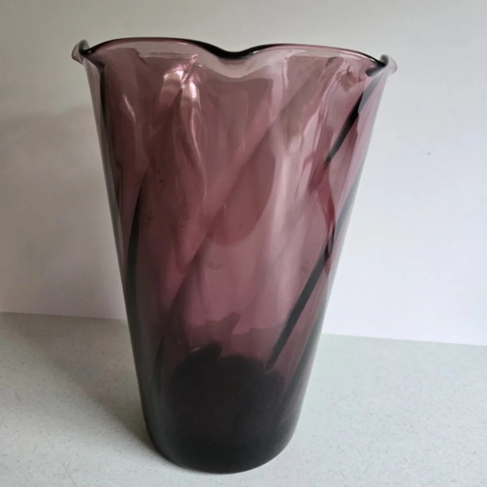 Purple Vase Ruffled Rim Glass Vtg - Picture 2 of 5